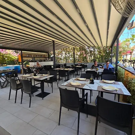 Okej Hotel Golem (Tirana)